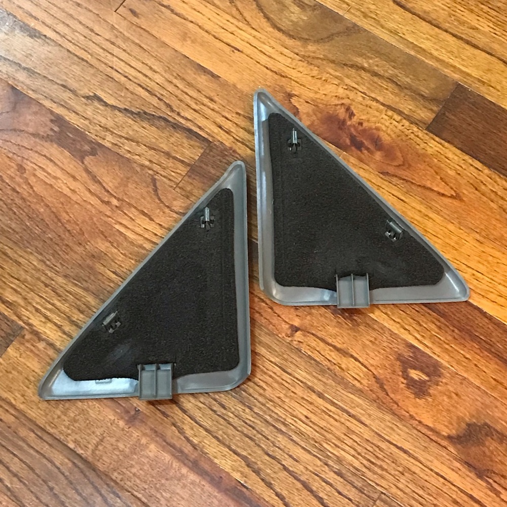 Silverado Sierra Tahoe Yukon Door Mirror Trim Panel 15089113 & 15089114 Chev GMC - Picture 3 of 10